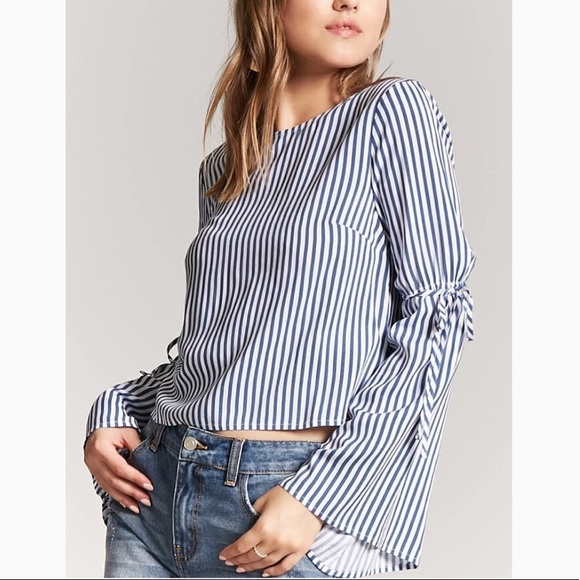 ❤️SOLD❤️Retro Bell Sleeve Top - Picture 2 of 8